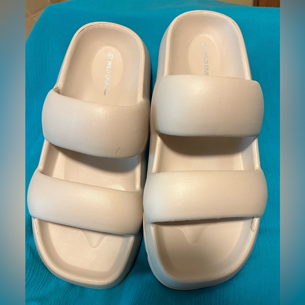 Wild Diva slip on slides size 10 made with EVA material Summer slides